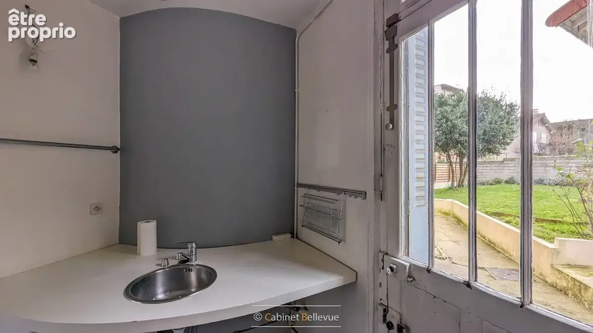 Vente murs Local professionnel - 50,10m2 plain-pied plus cave. - photo 8