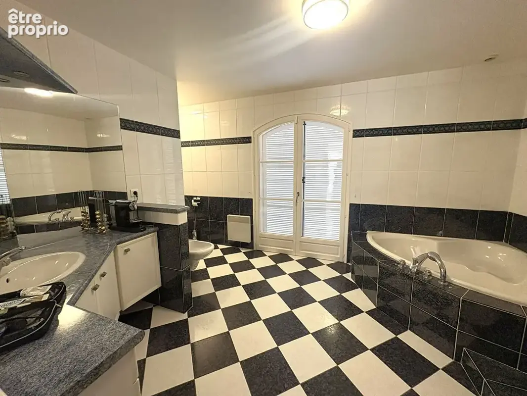 Propriété de charme - 6 pièces - 212,62 m² sur un terrain de 2 932 m² - photo 9