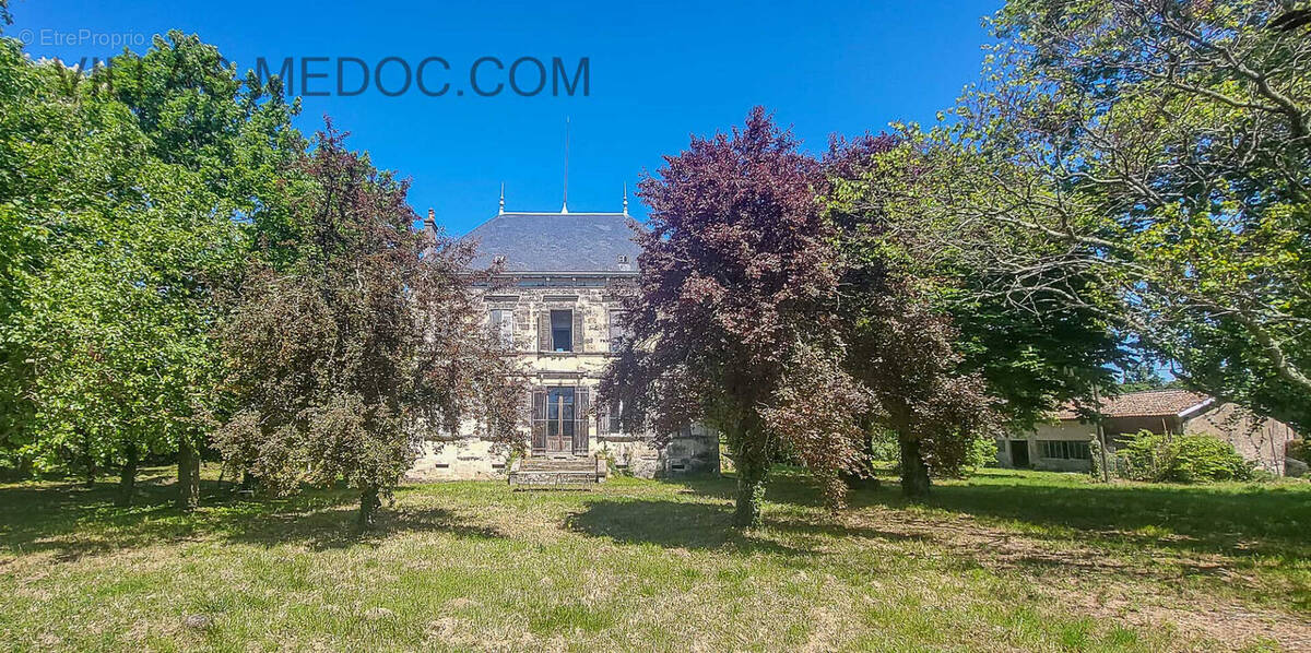 Maison à COUQUEQUES