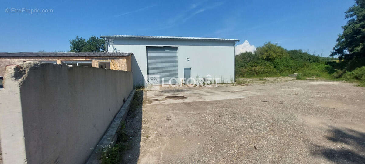 Commerce à TREVENANS