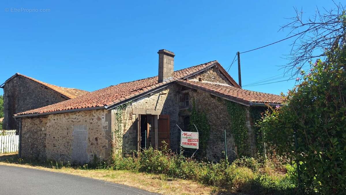 Maison de hameau à renover 16310 - photo 2