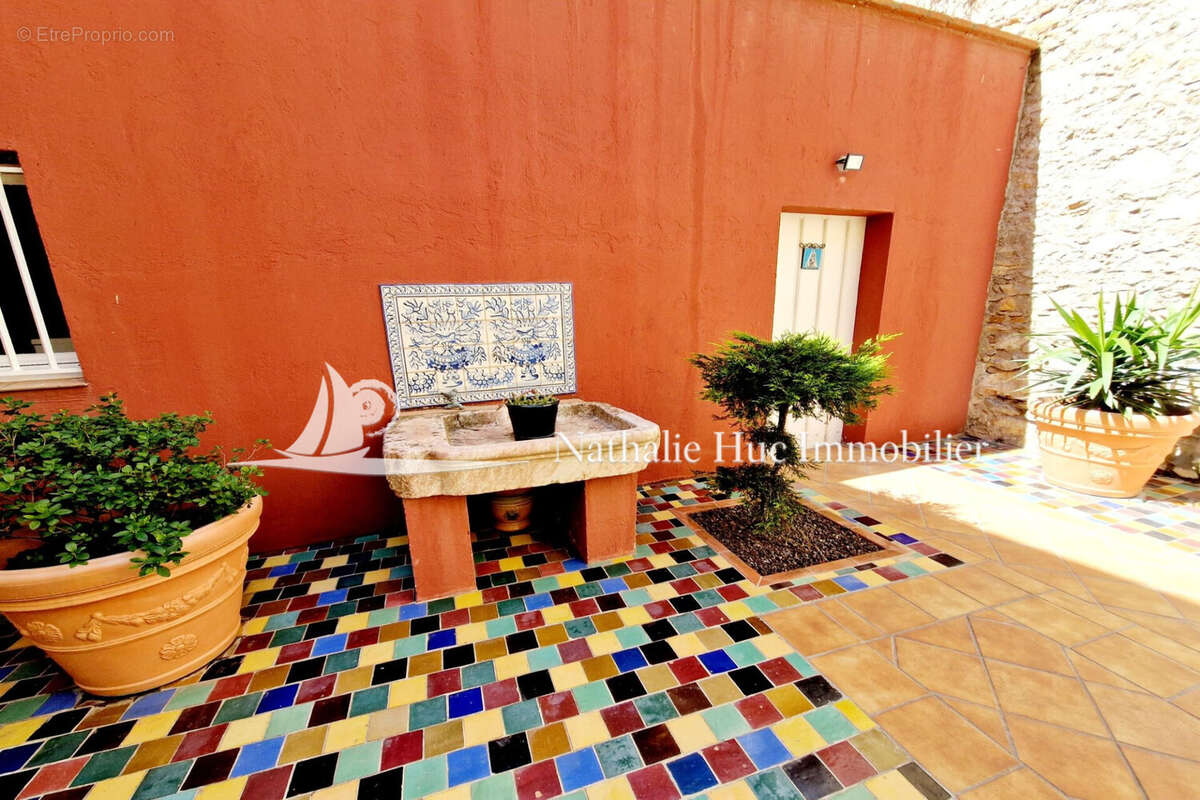 Maison à SAINT-LAURENT-DE-LA-SALANQUE