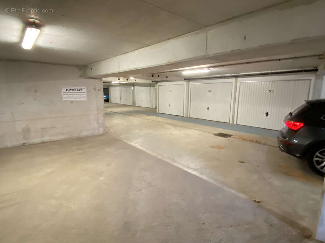 Parking à LA VALETTE-DU-VAR