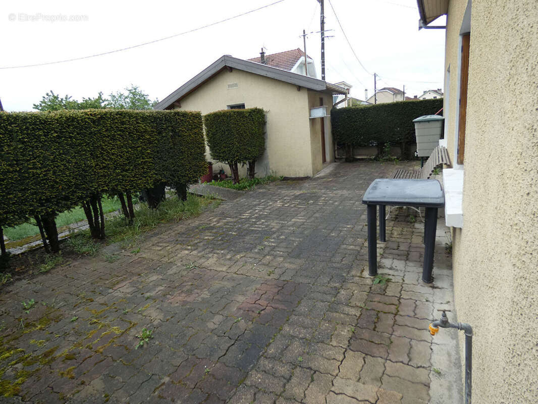 Maison à DUGNY-SUR-MEUSE