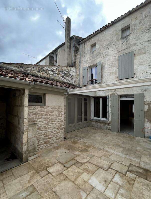 Maison à SAINT-SAVINIEN