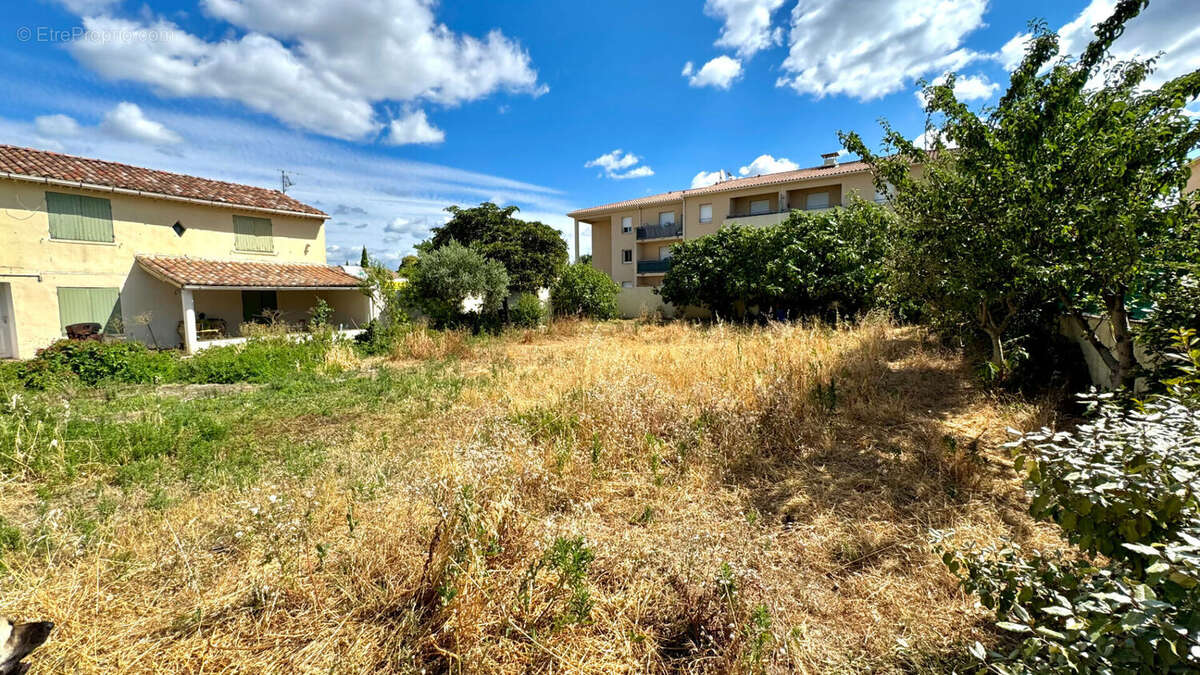 Terrain constructible de 927 m² pour promoteur. Emprise 50 %, hauteur 12  m. - photo 8