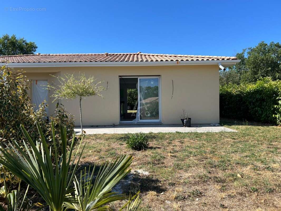 LARUSCADE  Maison neuve de 115 m², 3 chambres, garrage, jardin sans vis-à-vis - photo 2