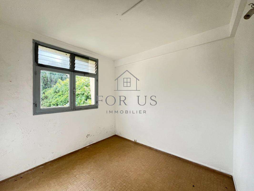 Maison à LES ABYMES