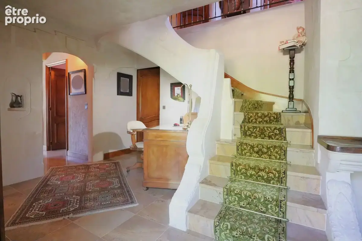Centre Bourg, Maison offrant 4 CH, 2 SDE, 3 WC, sur 3000 m2 - photo 17