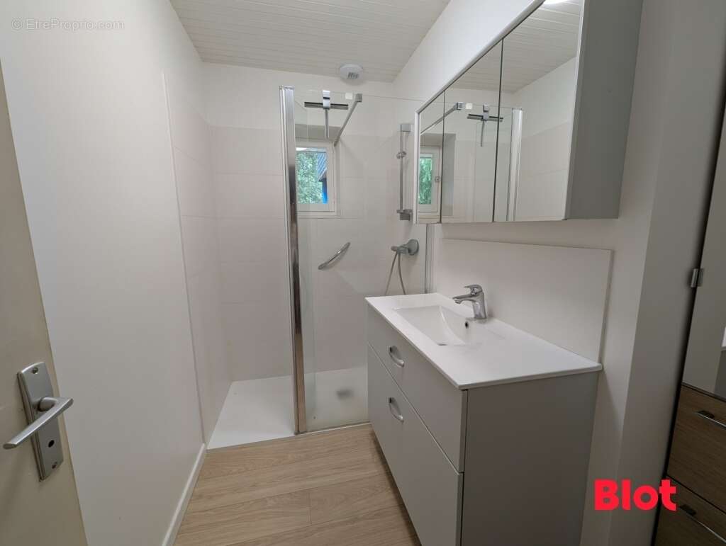 Maison 162 m² à Saint-Ave  - photo 9