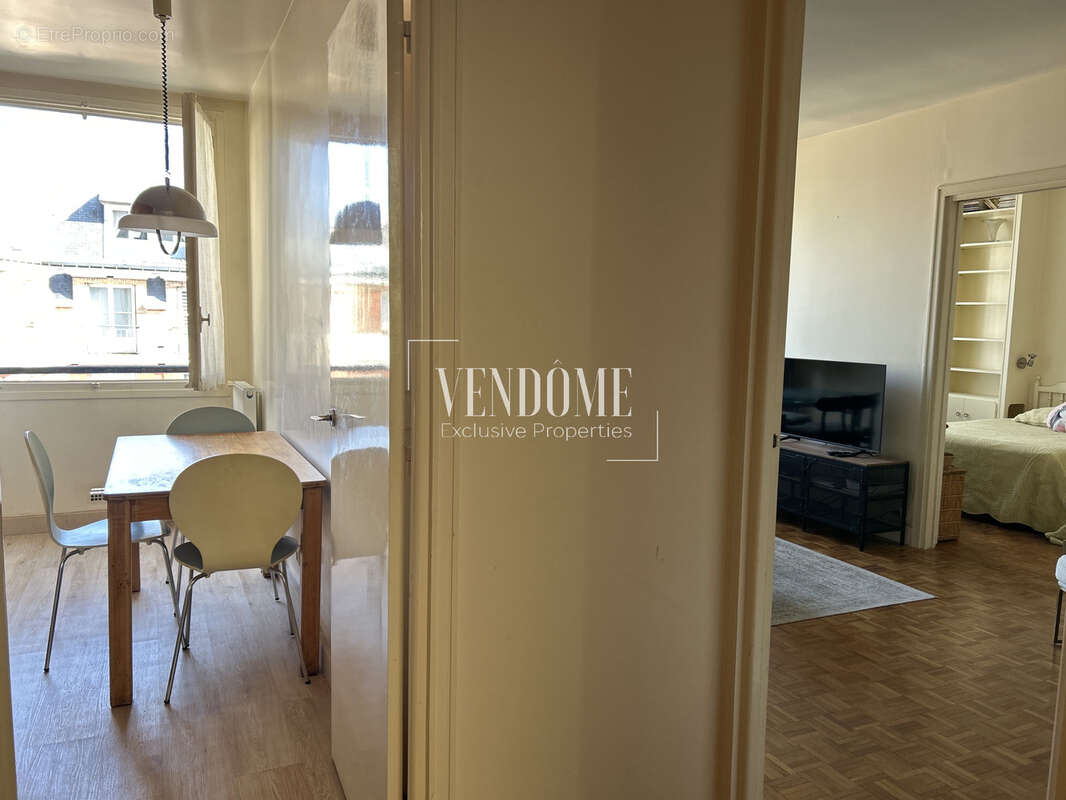 Appartement à PARIS-17E