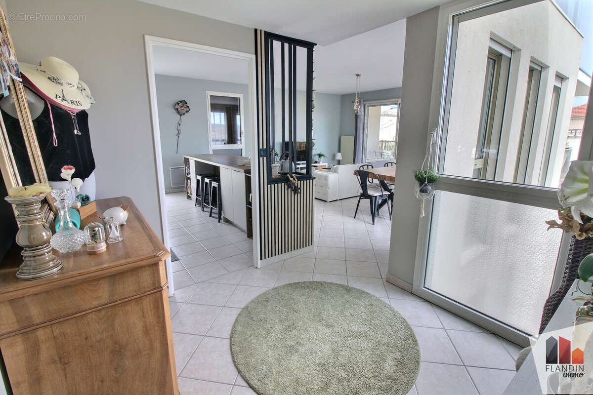 Appartement T4 de 96m2 avec terrasse et box fermé - photo 6