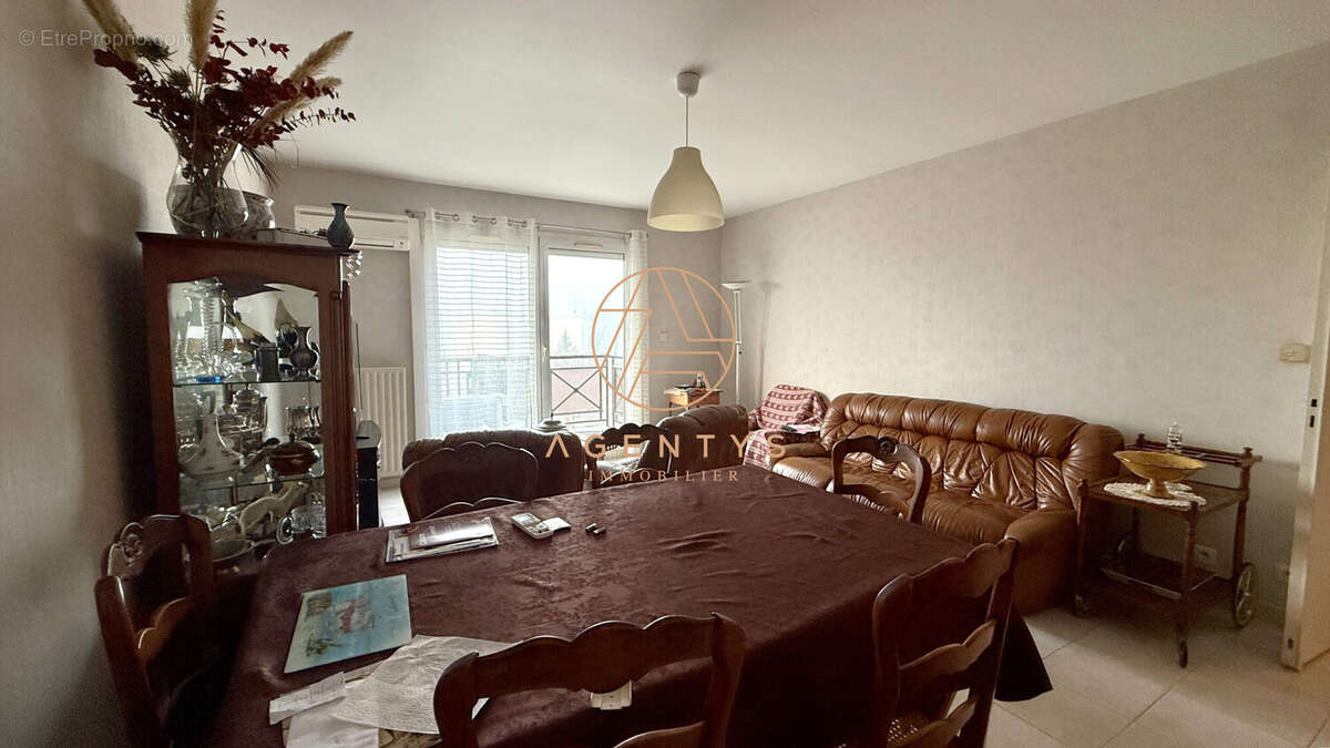Appartement à LE PLESSIS-TREVISE
