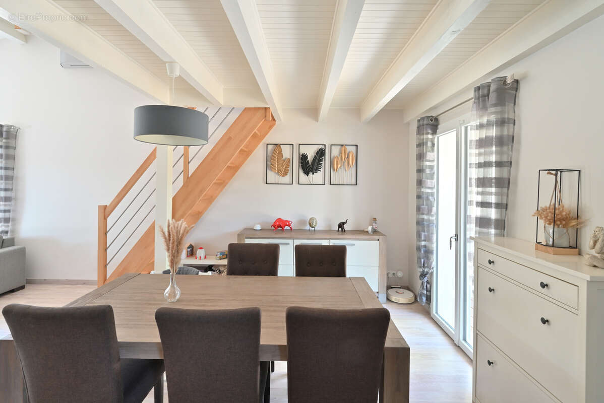Maison à SAINT-JEAN-D'ILLAC