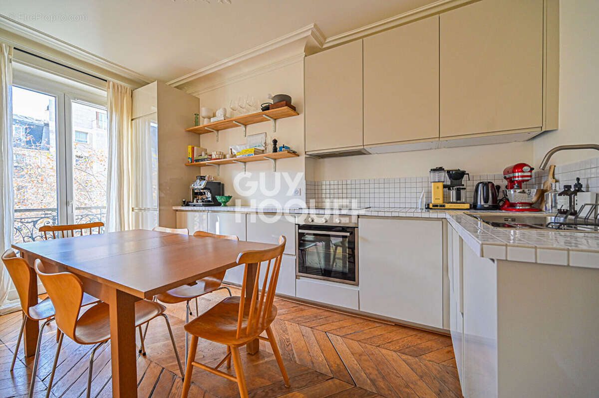 Appartement à PARIS-11E