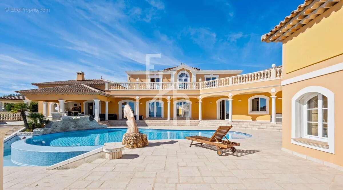 Maison à ROQUEBRUNE-SUR-ARGENS