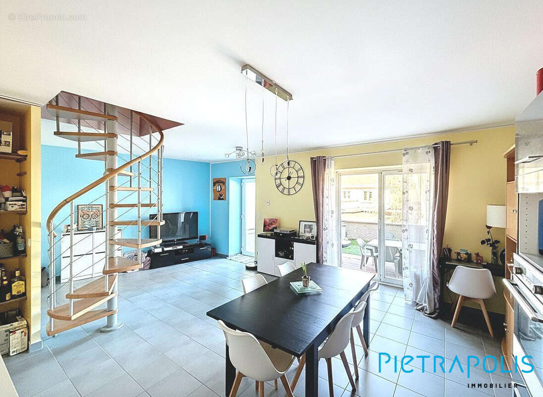 Maison 93 m² à Tarare  - photo 6