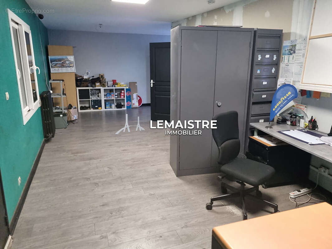 Ensemble immobilier commercial - ST-ROMAIN DE COLBOSC - 750 m² + appartement F4 - photo 6