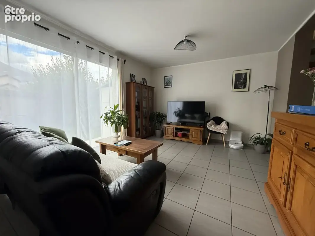 HIDRI IMMO PLUS vous propose en exclusivité une maison mitoyenne avec climatisation et garage à Fontaine - photo 2