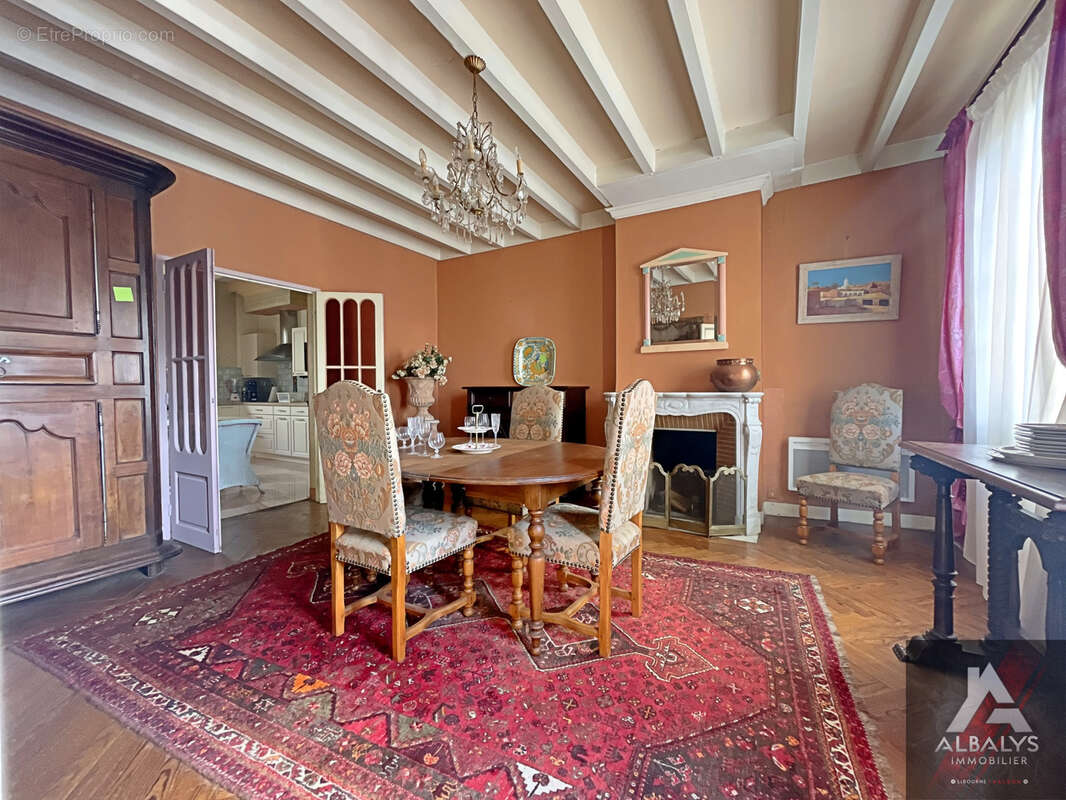 Maison à LES ARTIGUES-DE-LUSSAC