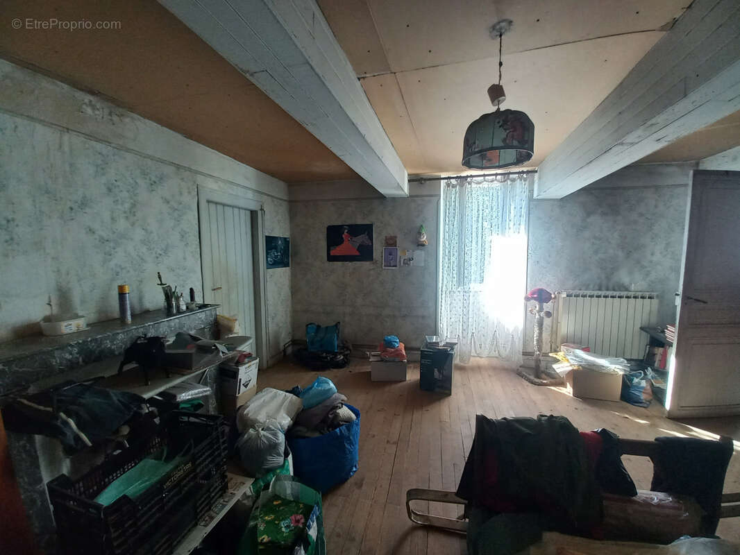 Maison à MONTESQUIOU