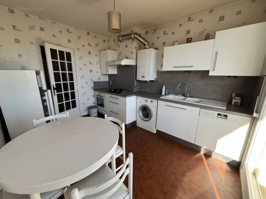 Appartement à SAINT-PRIEST-EN-JAREZ