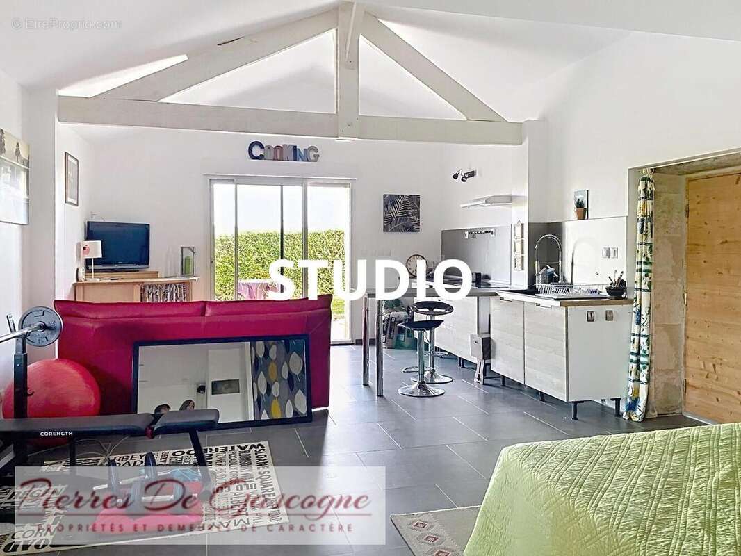 Maison à CASTERA-VERDUZAN