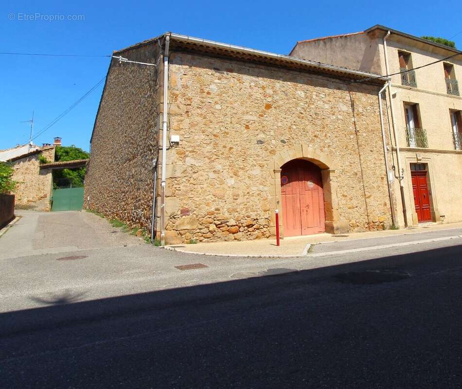 Remise offrant un potentiel exceptionnel de transformation à Gabian I jusqu'à 650 m² habitables possibles I jardin I 140 000  - photo 2