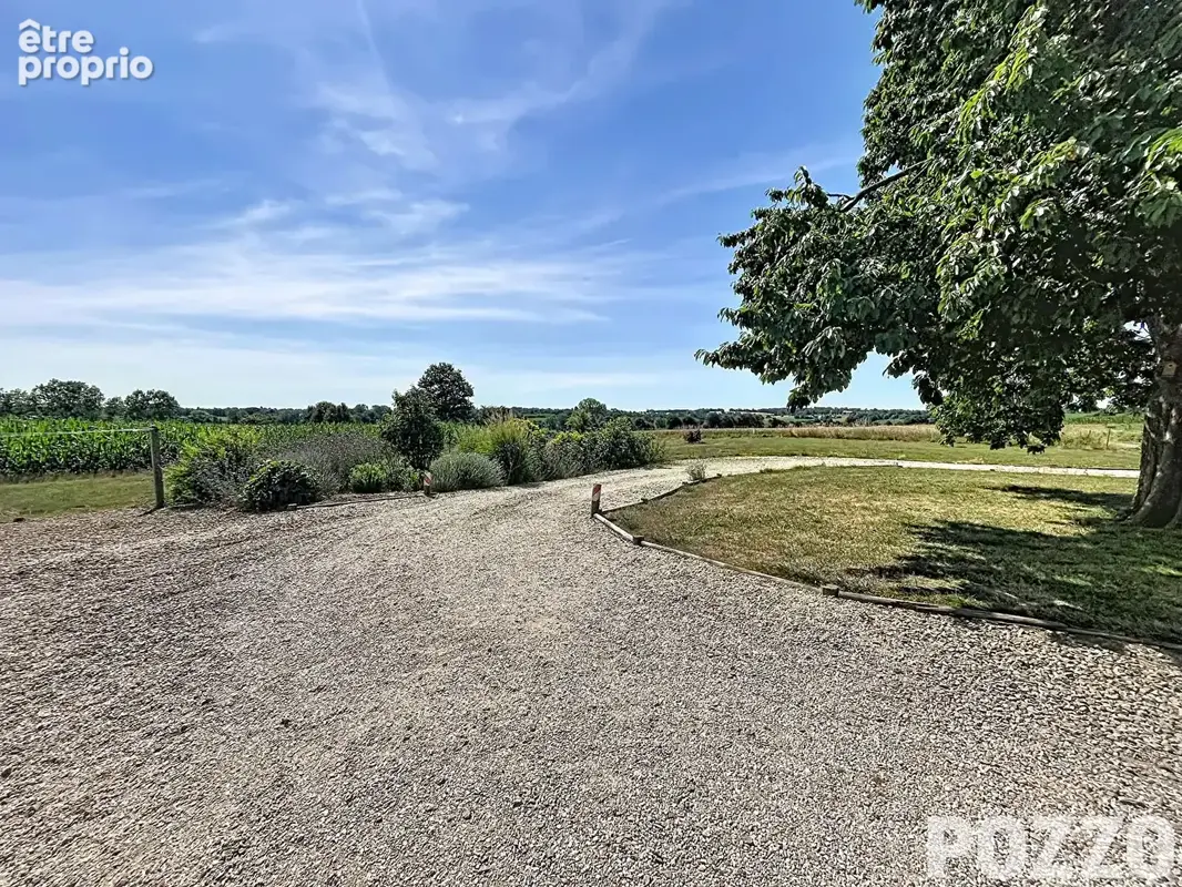 A VENDRE Barenton - Maison 8 pièce(s) 142 m² - photo 2