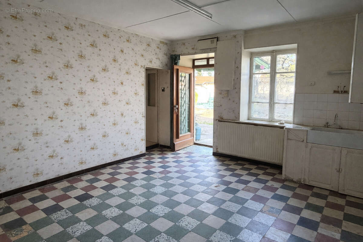 Maison à GREZIEU-LA-VARENNE