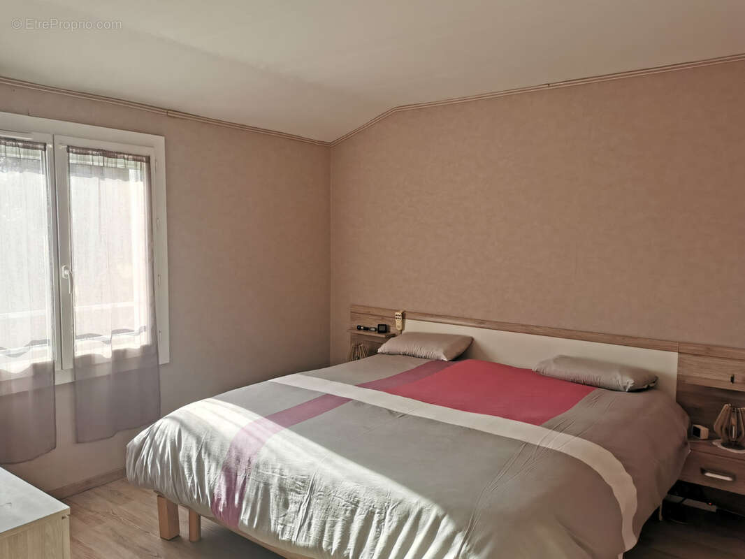 Maison à MONTALIEU-VERCIEU