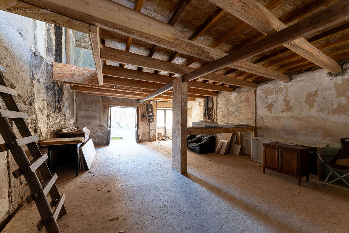 Corps de ferme Champagnac Le Vieux 160 m2 - photo 2