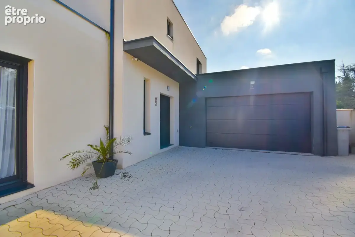 DARDILLY – Superbe villa contemporaine de 151 m² avec vue Mont Verdun - photo 9