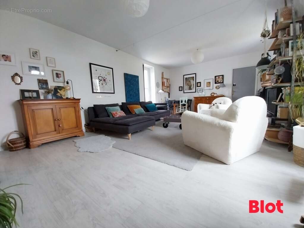 Maison à LA CHAPELLE-DES-FOUGERETZ