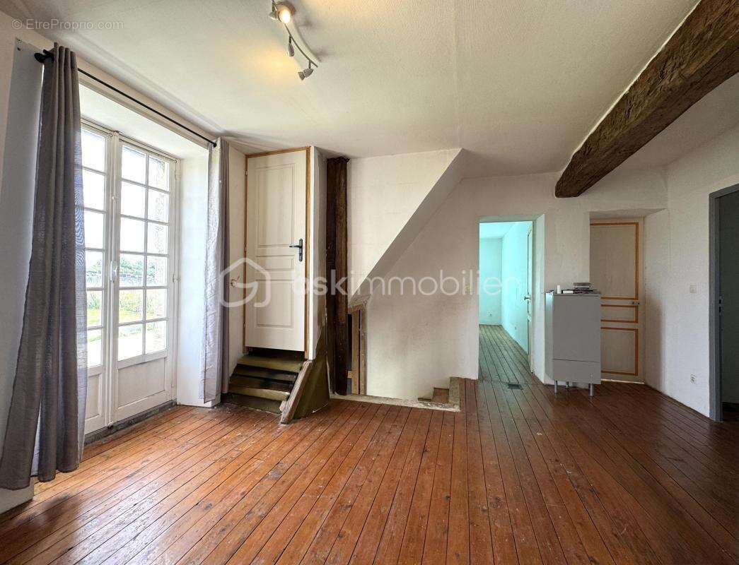 Maison à SAINT-GENGOULPH