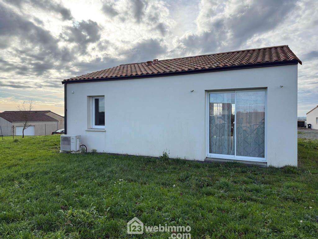 Une parcelle de 568 m² à aménager selon vos envies. - Maison à MONTOURNAIS