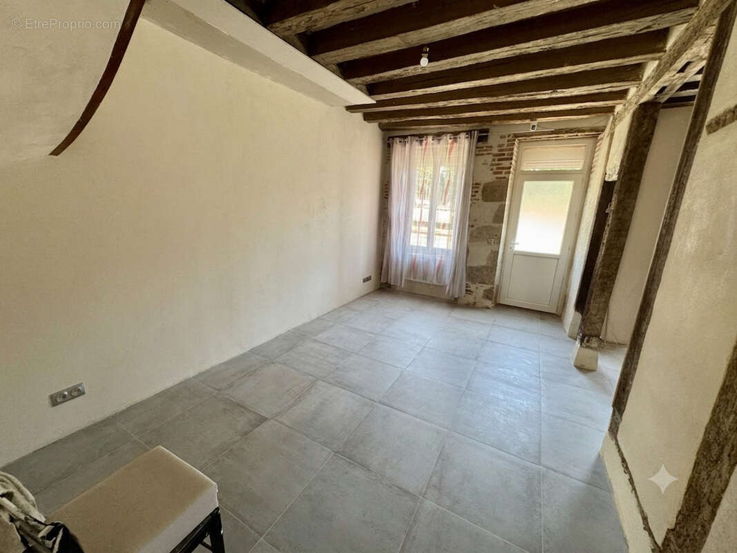 Maison rénové type 4 sur un terrain de 180 m2 - photo 4