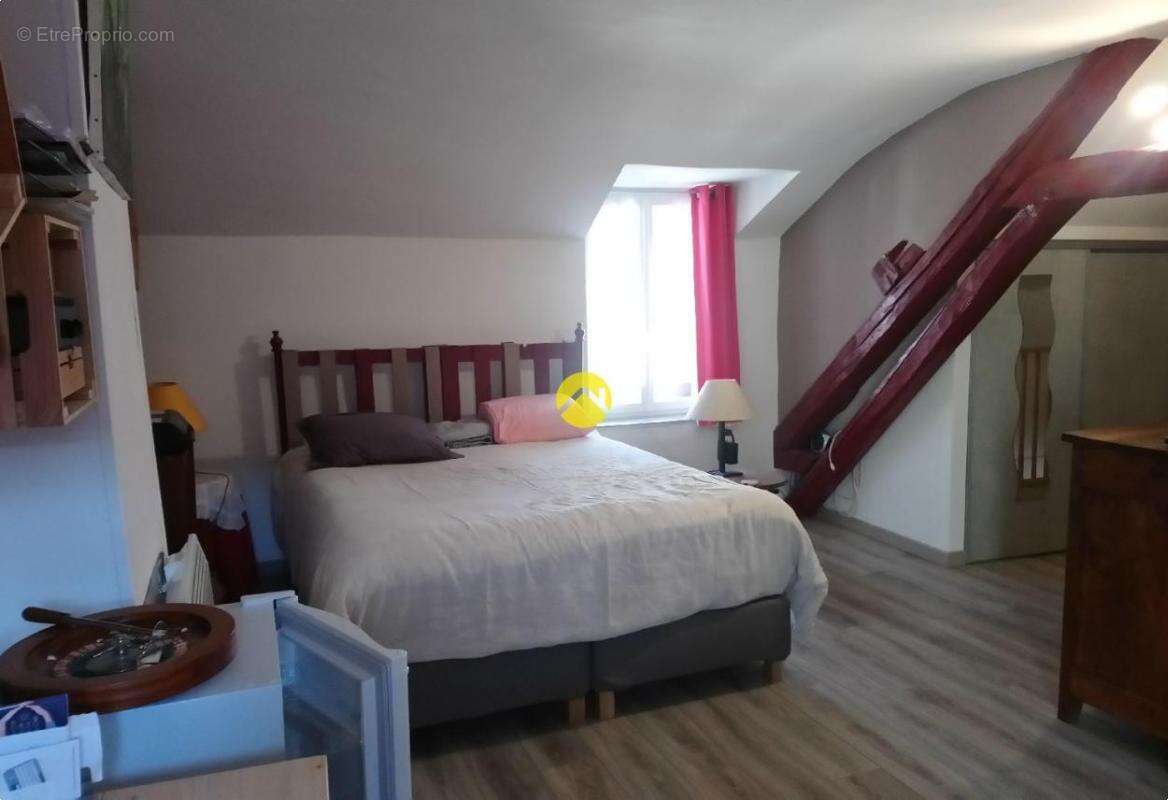 Maison à SAINT-AMAND-MONTROND