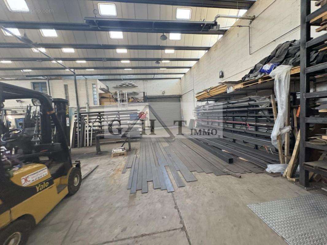 Commerce à VAUX-LE-PENIL