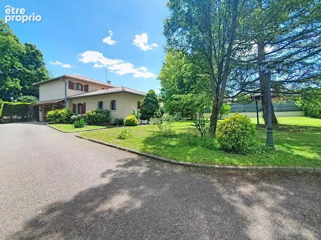 Maison - 4 Chambres - Double garage - Jardin - Piscine - Pool house - Terrasse couverte - photo 2