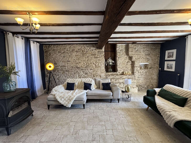 Ancienne ferme avec maison principale, maison d'amis, une piscine, grand jardin de 8000m2 - photo 4