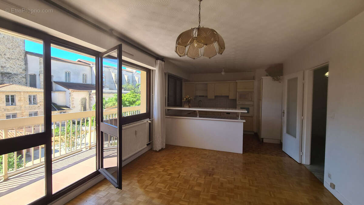 Appartement à SAINT-ETIENNE