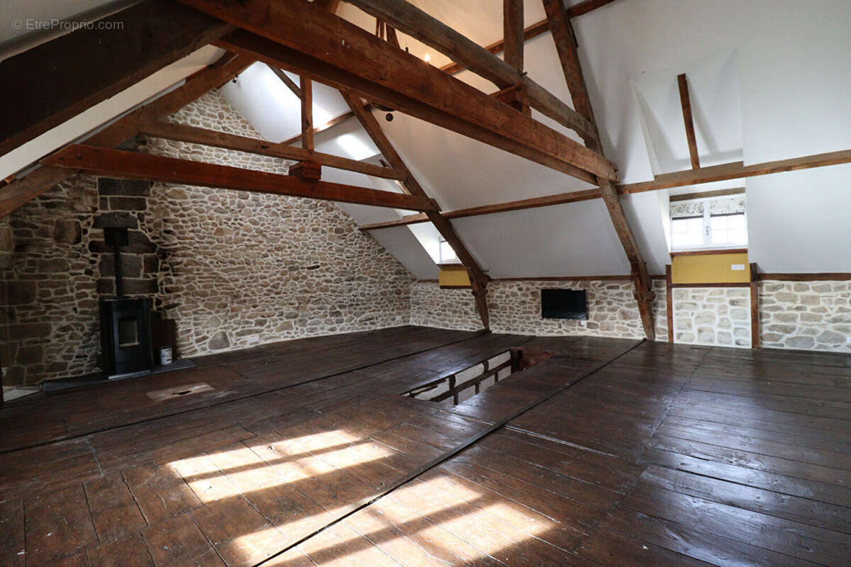 CORREZE. Ville de CORREZE. Maison en pierre avec 6 chambres. - photo 17