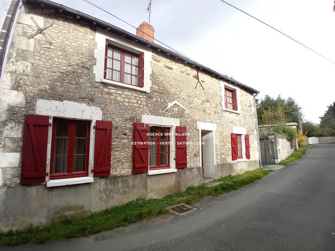 MAISON ANCIENNE DE 153 m2 - Maison à OYRE