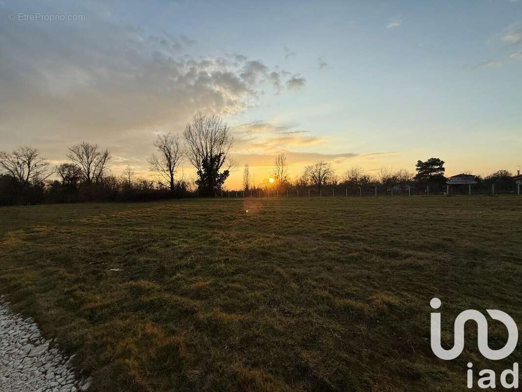 Photo 2 - Terrain à LAMOTHE-MONTRAVEL