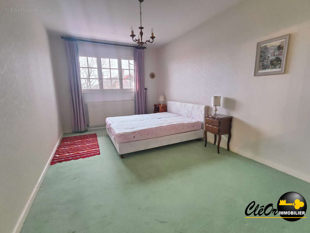 Maison 295 m² à Saint-Germain-Du-Bois  - photo 8
