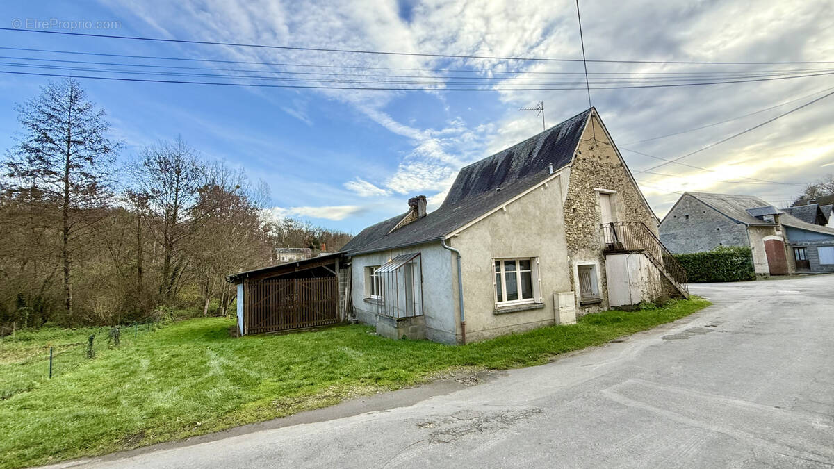 Maison à VILLAINES-LES-ROCHERS