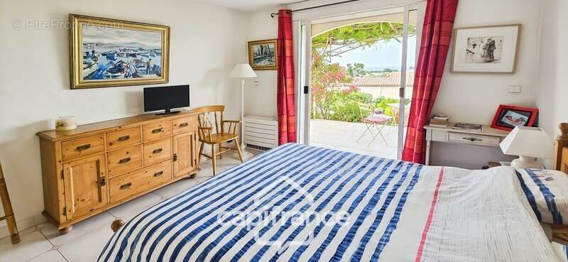 Maison à vendre 4 pièces VUE MER + Garage 55m² + Piscine SANARY SUR MER (83) - photo 29