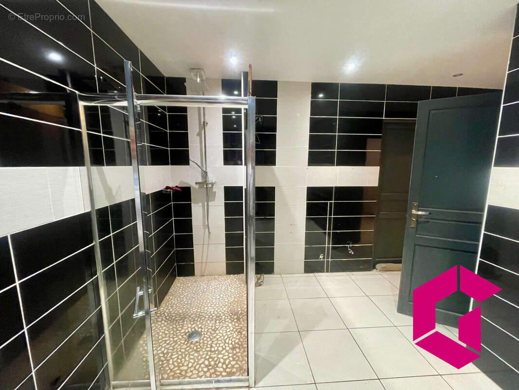 Appartement à FIX-SAINT-GENEYS