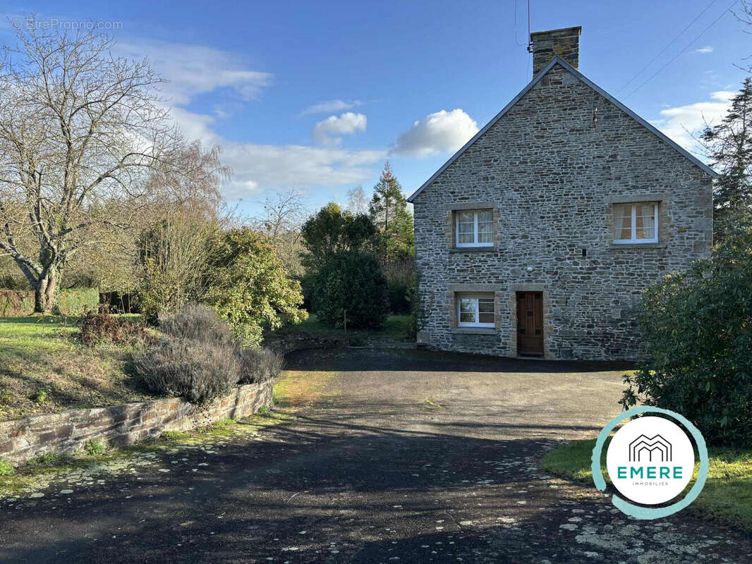 Maison à SAINT-AUBIN-DE-TERREGATTE